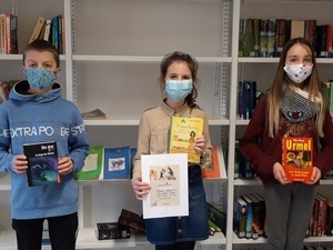 Vorlesewettbewerb 2020; von links nach rechts: Maximilian Berbig (6c), Schulsiegerin Laura Lieb (6b), Luisa Wantuch (6a) Vorlesewettbewerb 2020; von links nach rechts: Maximilian Berbig (6c), Schulsiegerin Laura Lieb (6b), Luisa Wantuch (6a)