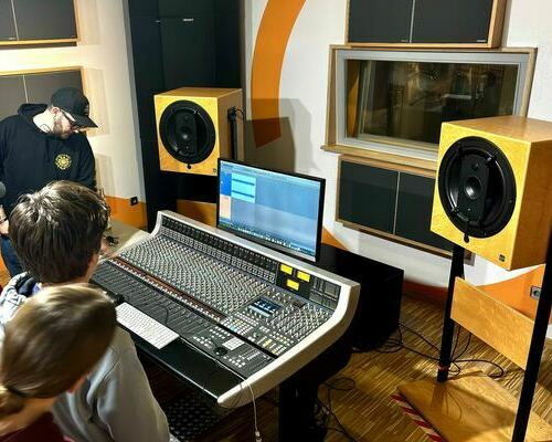 Musikprofilklasse 8 im Tonstudio HOFA